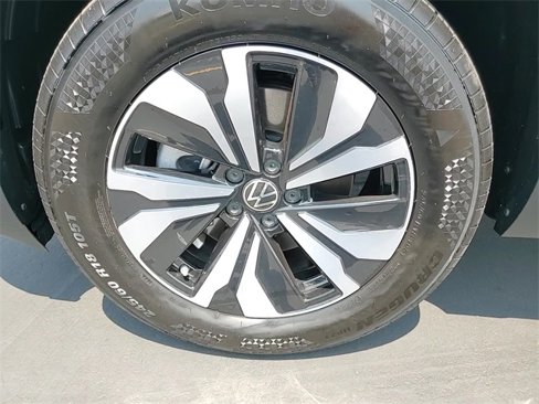 Used 2024 Volkswagen Atlas SE image 8