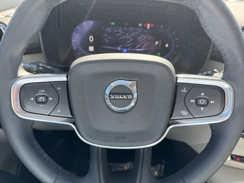 Certified 2024 Volvo XC40 B5 Plus image 32