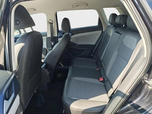 Certified 2024 Volkswagen Taos SE image 20