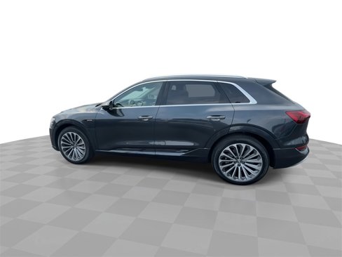 Used 2019 Audi e-tron Prestige w/ Prestige Package image 5