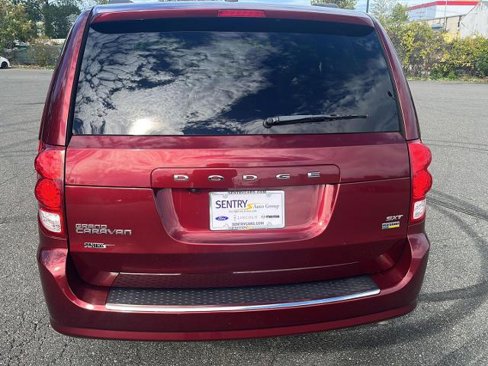 Used 2019 Dodge Grand Caravan SXT image 4