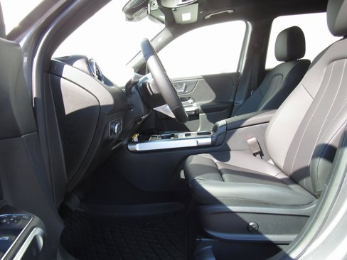 New 2026 Mercedes-Benz GLB 250 4MATIC image 9
