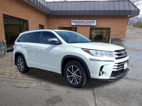 Used 2017 Toyota Highlander XLE image 1