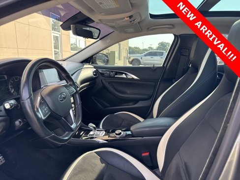 Used 2018 INFINITI QX30 Sport image 7