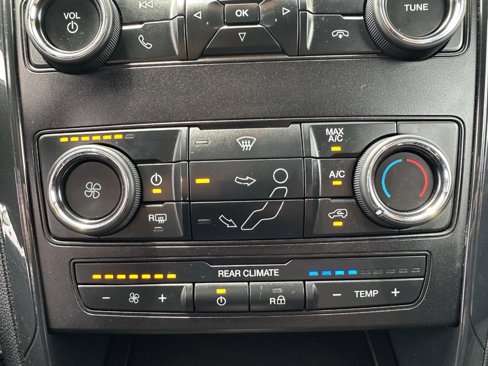 Used 2019 Ford Explorer XLT image 39