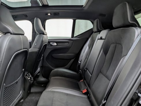 Used 2021 Volvo XC40 P8 Recharge w/ Advanced Package image 19