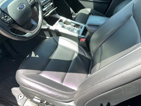 Used 2020 Ford Explorer XLT w/ Equipment Group 202A image 13