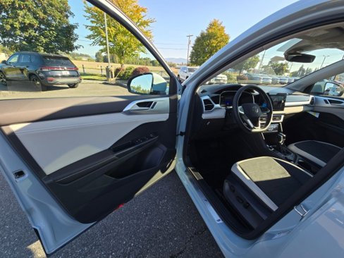 New 2025 Volkswagen Taos SE image 21