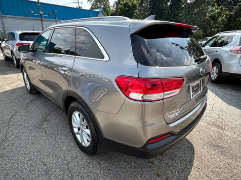 Used 2016 Kia Sorento LX w/ LX Convenience Package image 9