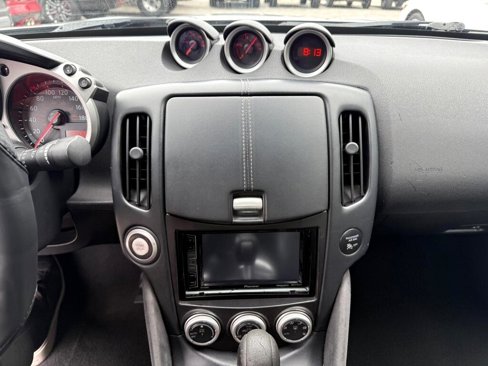 Used 2010 Nissan 370Z Touring image 17