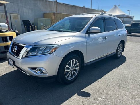 Used 2014 Nissan Pathfinder SL w/ Trailer Tow Package image 4