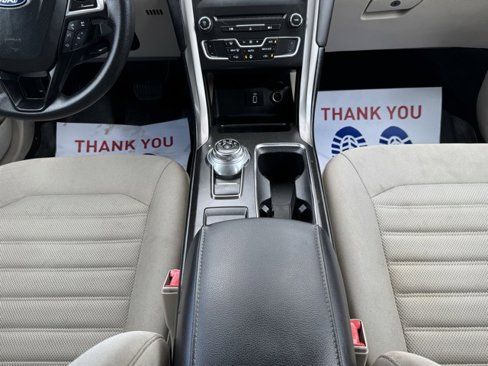 Used 2018 Ford Fusion SE image 21