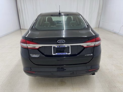 Used 2018 Ford Fusion S image 4
