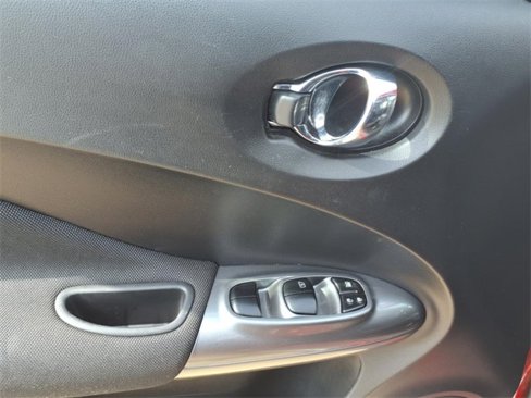Used 2015 Nissan Juke SL image 14