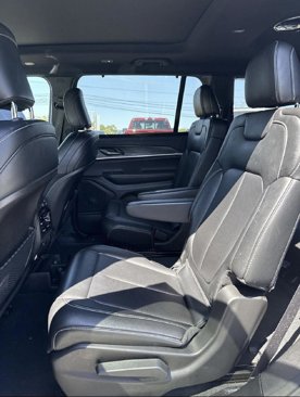 Used 2024 Jeep Grand Cherokee L Limited w/ Luxury Tech Group II image 8