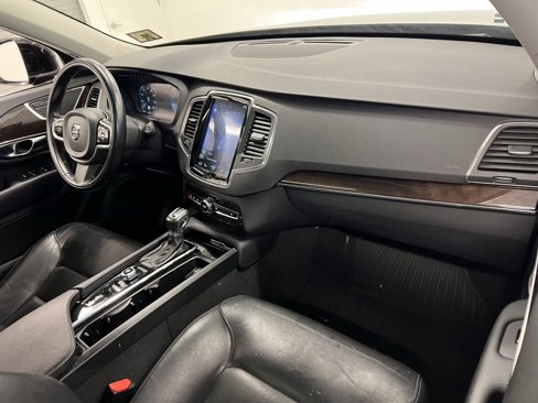 Used 2018 Volvo XC90 T5 Momentum w/ Convenience Package image 36