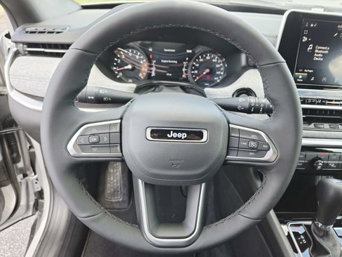 New 2025 Jeep Compass Latitude image 18