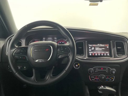 Used 2018 Dodge Charger SXT image 3