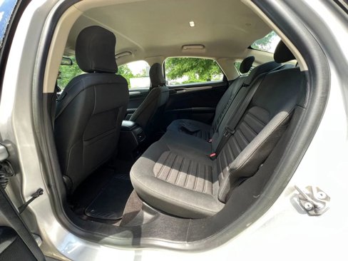 Used 2019 Ford Fusion SE image 10