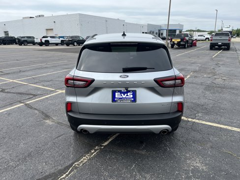 Used 2023 Ford Escape SE image 4