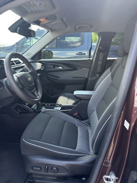 Used 2022 Chevrolet TrailBlazer LT w/ LPO, Blackout Package image 2