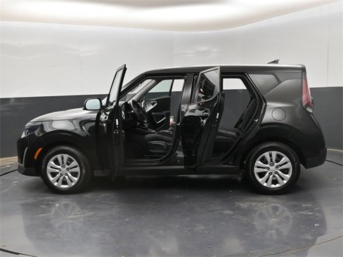 Used 2023 Kia Soul LX image 34