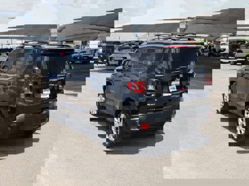 Used 2021 Jeep Renegade Latitude image 6