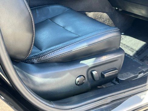 Used 2016 Toyota Avalon Limited image 12