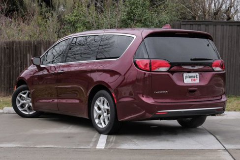 Used 2018 Chrysler Pacifica Touring Plus w/ Tire & Wheel Group image 14