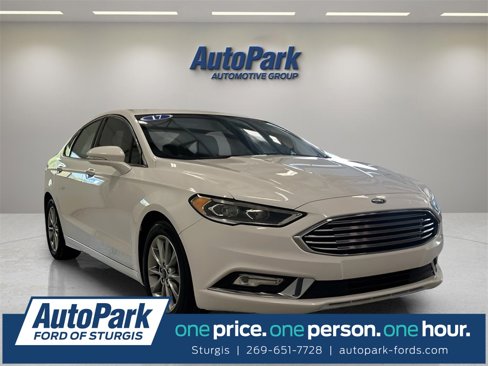 Used 2017 Ford Fusion SE w/ Fusion SE Technology Package image 1