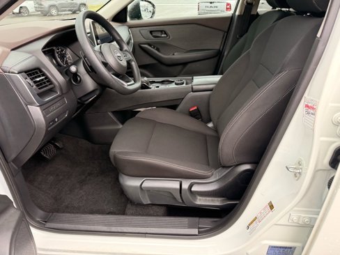 Used 2023 Nissan Rogue S image 11