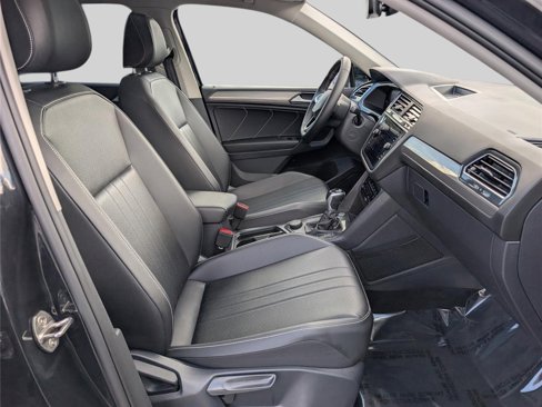 Used 2023 Volkswagen Tiguan SE image 12