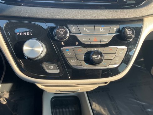 Used 2021 Chrysler Pacifica Touring-L image 8