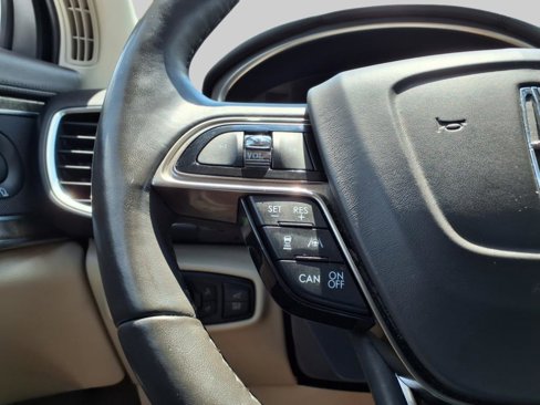 Used 2019 Lincoln Nautilus Reserve image 17
