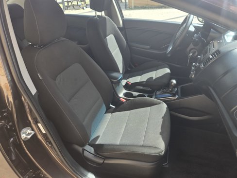 Used 2017 Kia Forte LX image 9