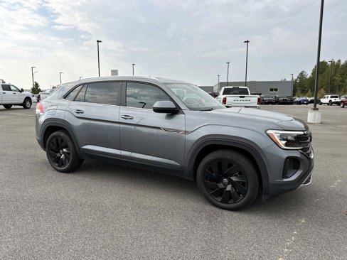 Used 2024 Volkswagen Atlas Cross Sport SE image 2
