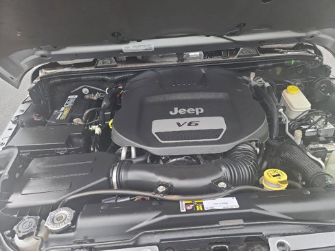 Used 2015 Jeep Wrangler Unlimited Sahara image 35