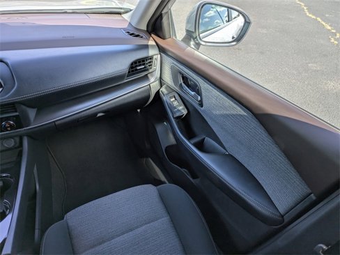 Used 2023 Nissan Rogue SV image 17