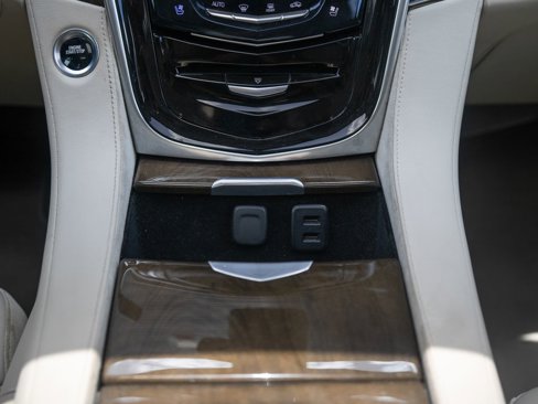 Used 2020 Cadillac Escalade Luxury image 34