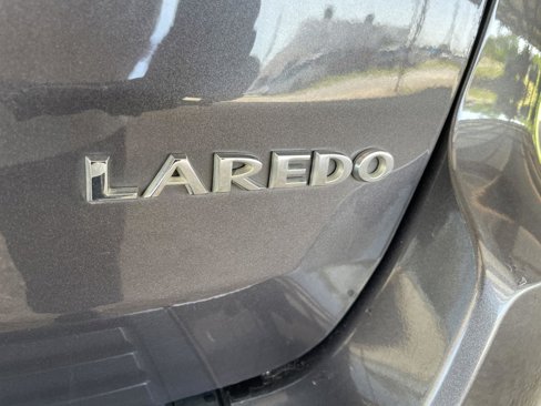 Used 2017 Jeep Grand Cherokee Laredo w/ Quick Order Package 2BE image 40