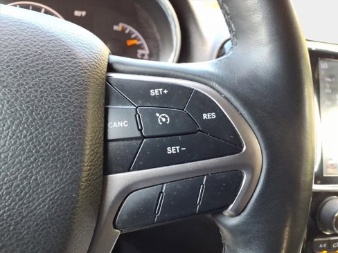 Used 2019 Jeep Grand Cherokee Limited image 25