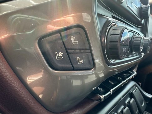 Used 2017 Chevrolet Silverado 1500 High Country image 17