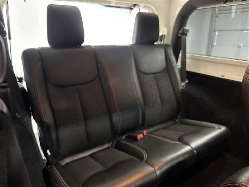 Used 2016 Jeep Wrangler Sahara image 13
