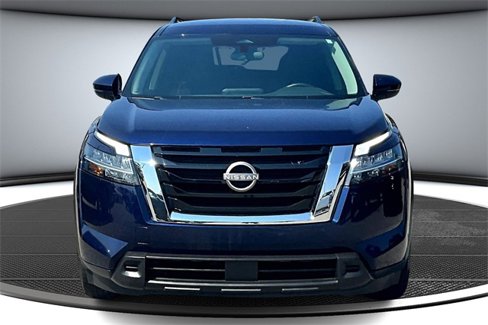 Used 2022 Nissan Pathfinder SV image 2