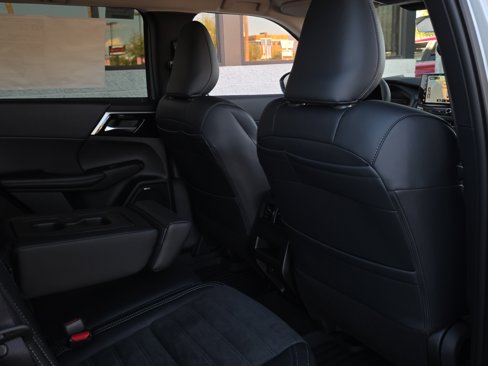 New 2025 Mitsubishi Outlander SE image 21