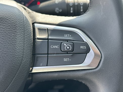 Used 2024 Jeep Compass Latitude image 25