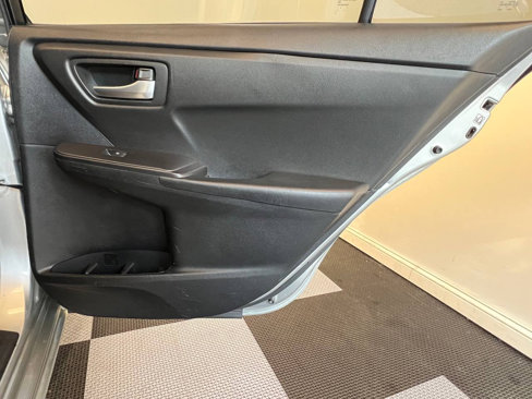 Used 2016 Toyota Camry SE image 13