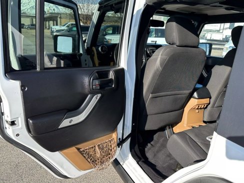 Used 2015 Jeep Wrangler Unlimited Rubicon w/ Max Tow Package image 14