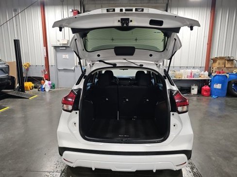 Used 2021 Nissan Kicks S image 10