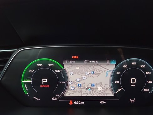 Used 2022 Audi e-tron Premium Plus w/ Premium Plus Package image 65
